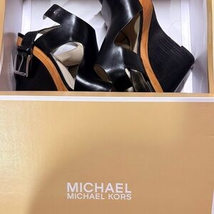 Michael Kors, gorgeous Buckle Black and Tan Heels!!!!